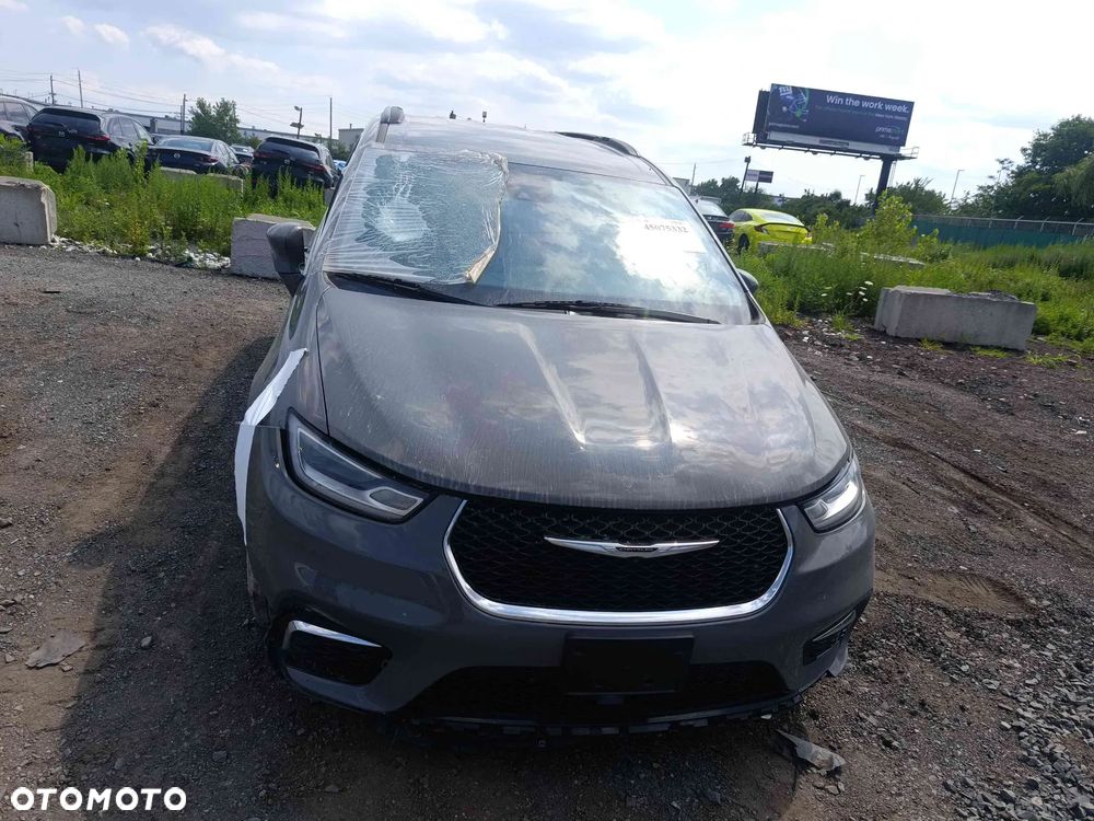 Chrysler Pacifica - 16