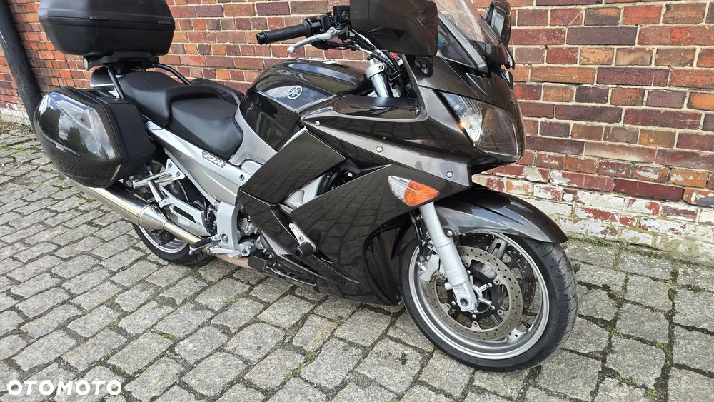 Yamaha FJR - 28
