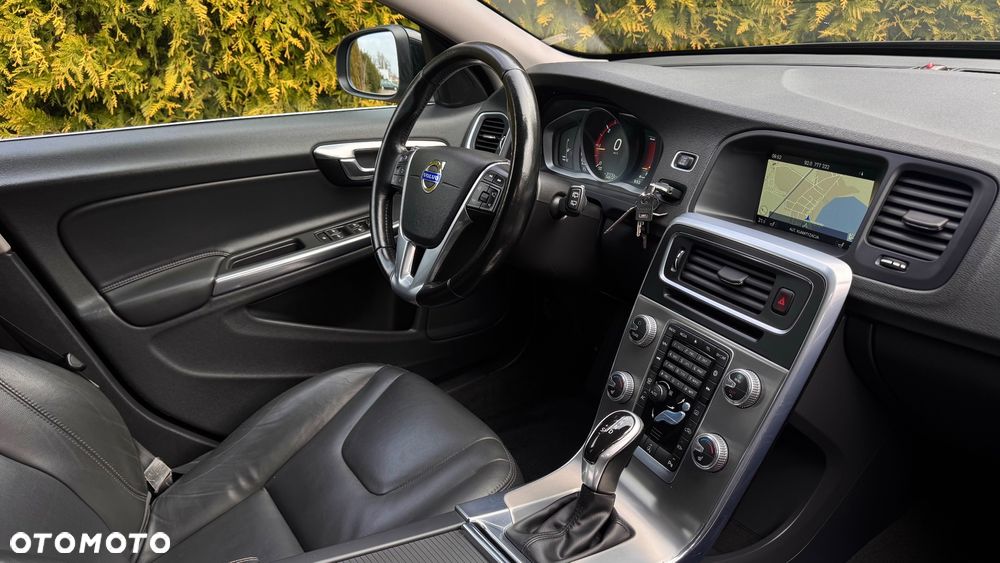 Volvo V60 D4 Geartronic Momentum - 37