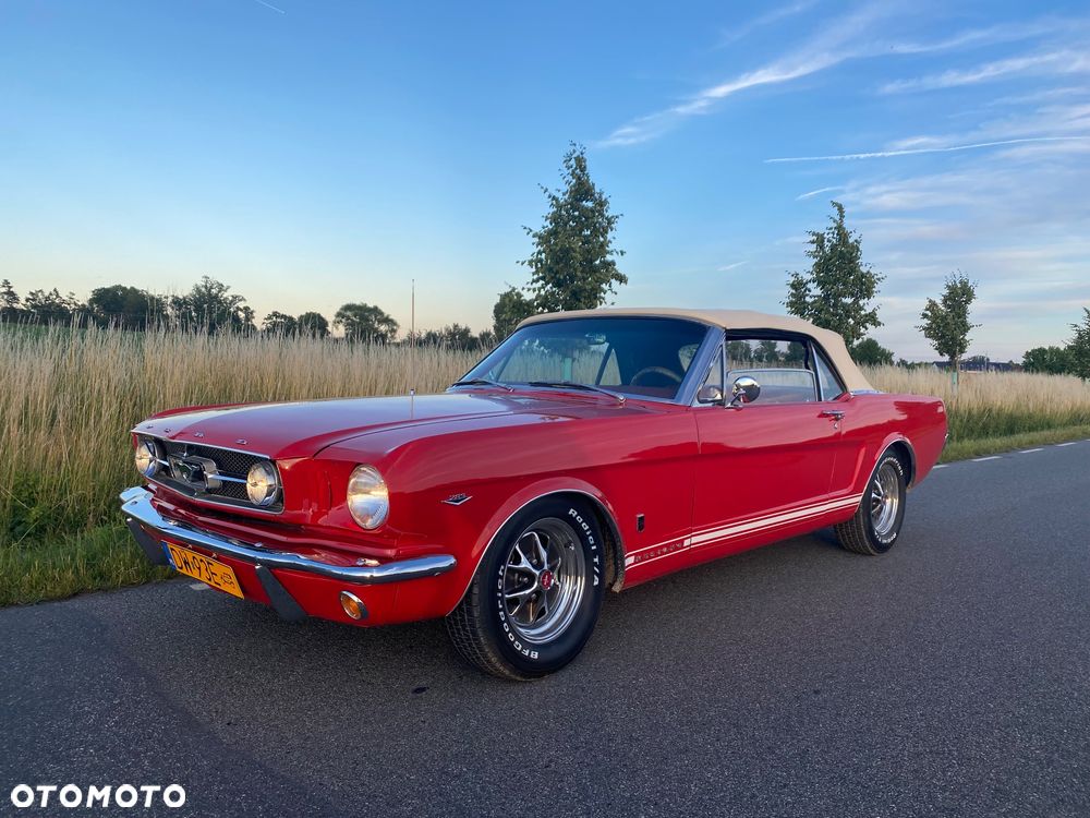 Ford Mustang - 1