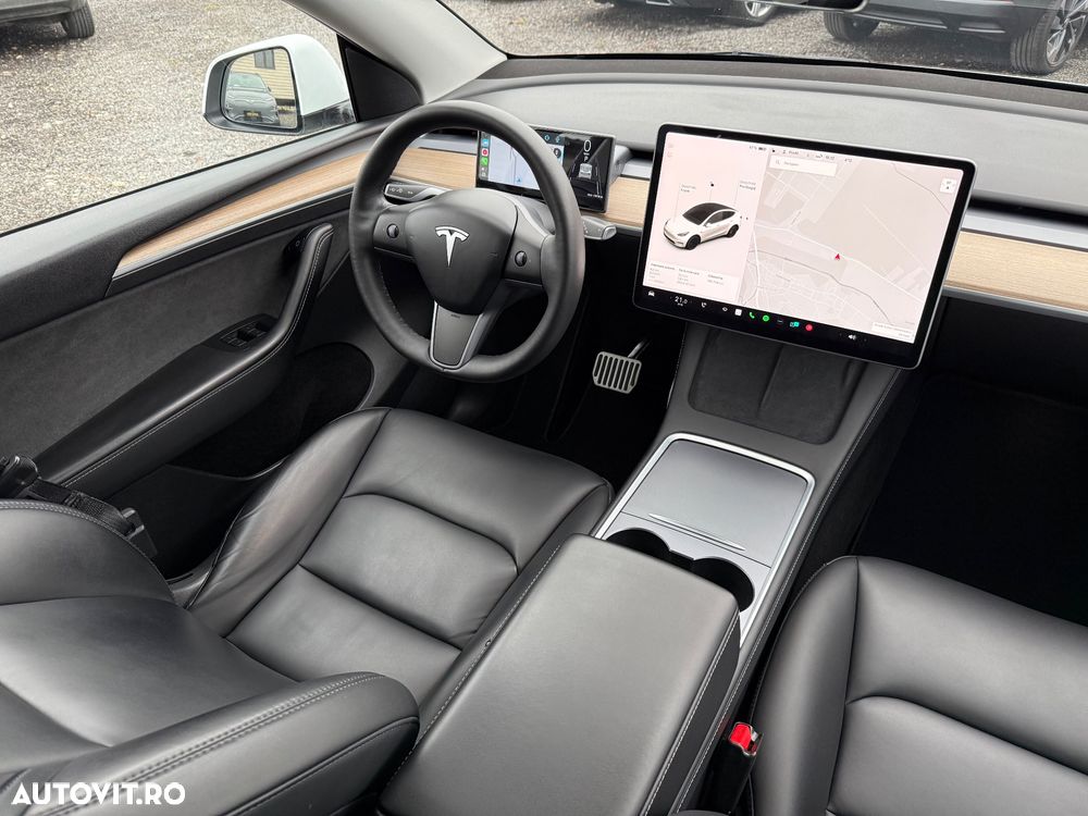 Tesla Model Y AWD Performance - 24