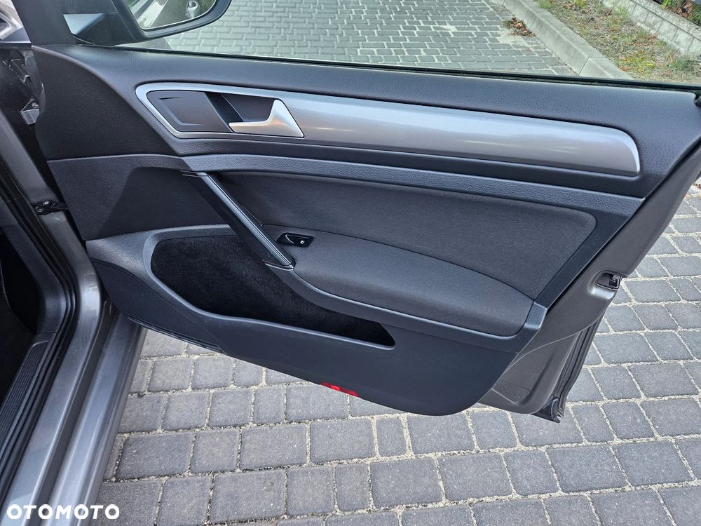 Volkswagen Golf - 26