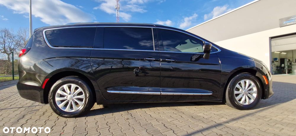 Chrysler Pacifica - 7