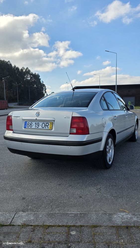 VW Passat 1.9 TDi Confortline - 4
