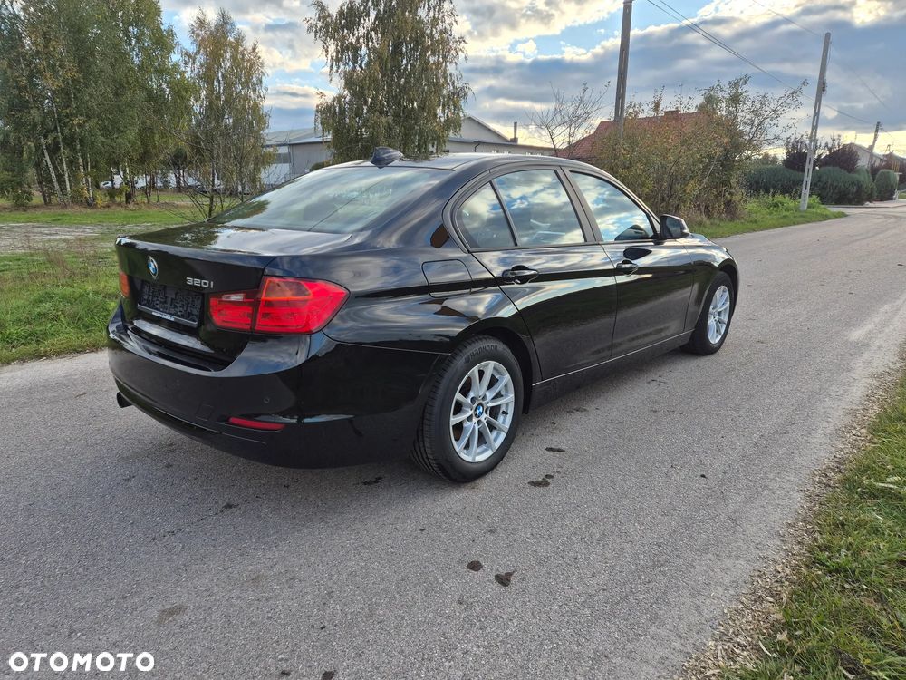 BMW Seria 3 320i - 3