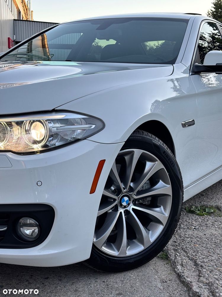 BMW Seria 5 528i xDrive Luxury Line - 2