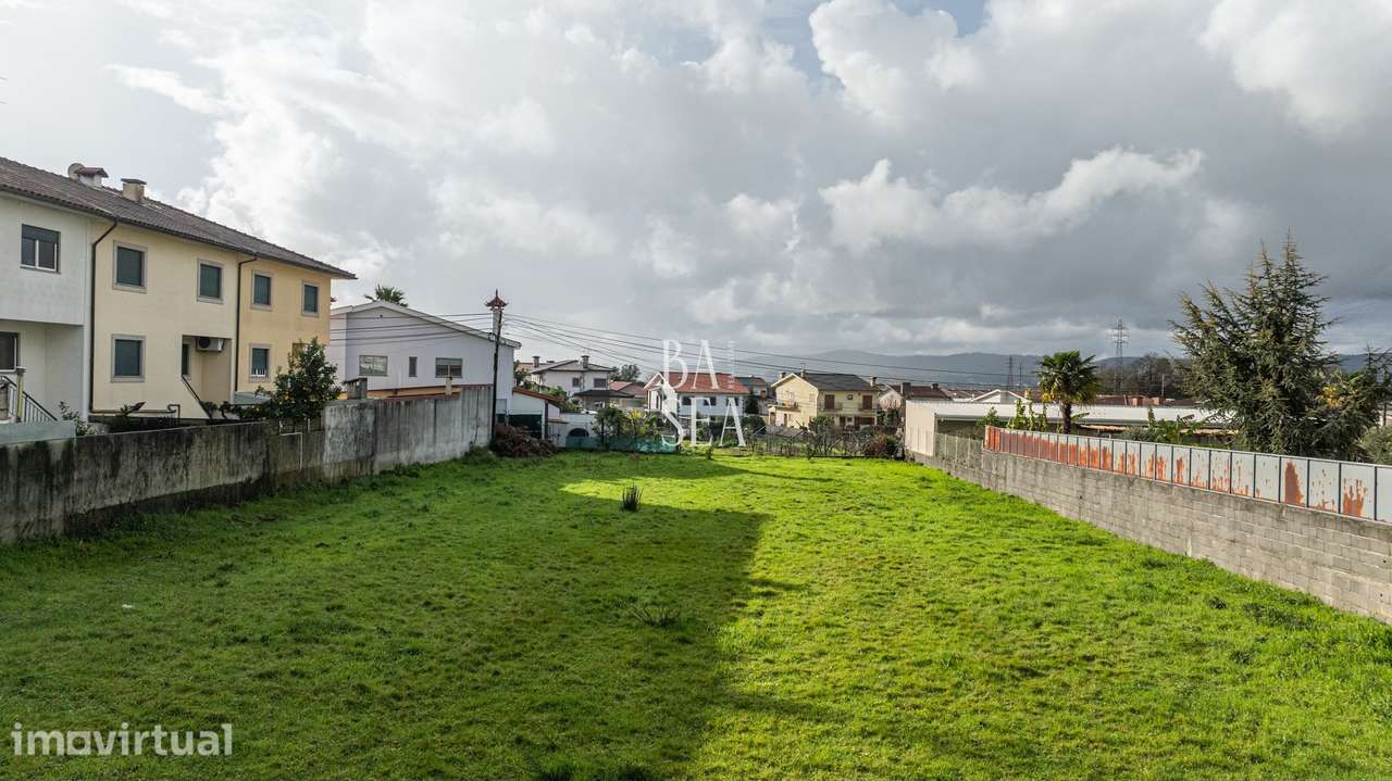 Lote de Terreno Urbano com 1.534m2 para construção de Moradia Individu - Grande imagem: 3/13