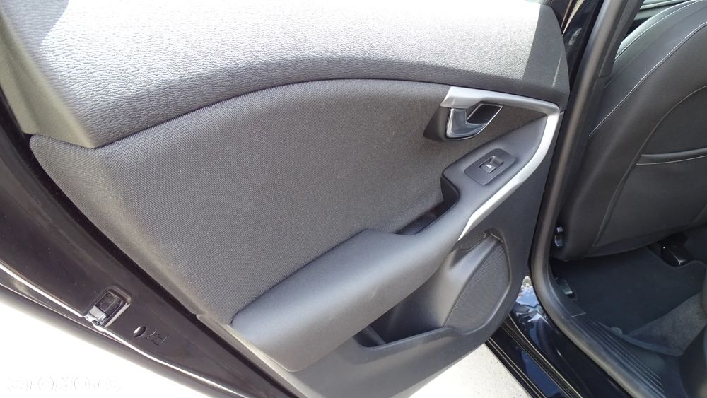 Volvo V40 T2 Momentum - 19