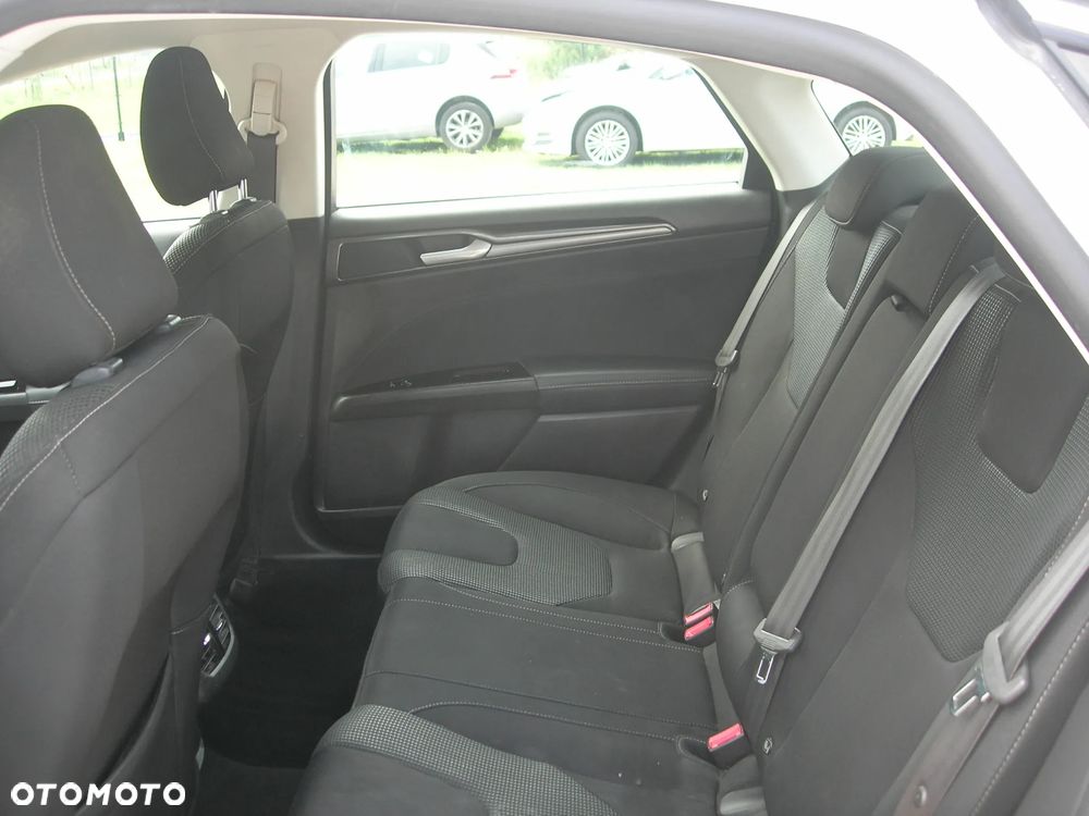 Ford Mondeo 2.0 Hybrid Trend - 17