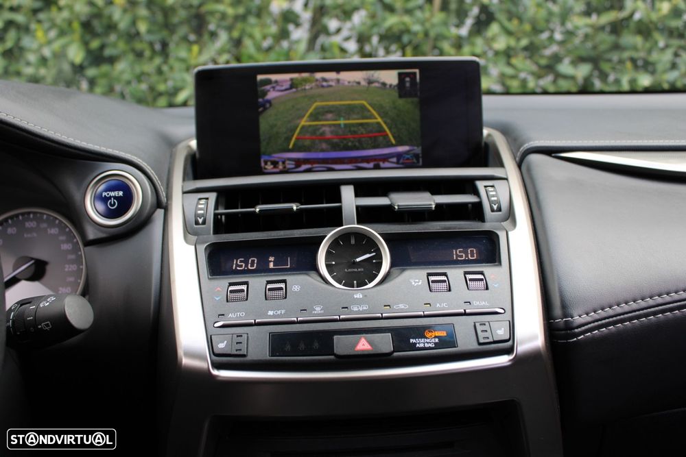 Lexus NX 300h Executive - 15