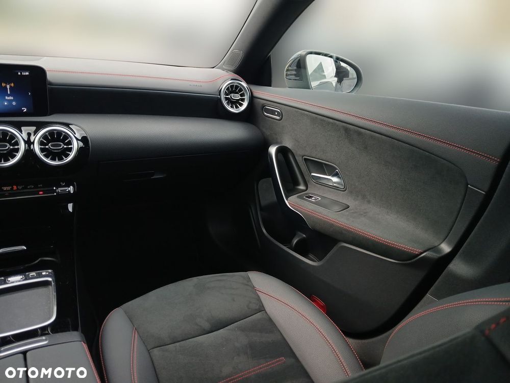 Mercedes-Benz CLA 180 mHEV AMG Line 7G-DCT - 17
