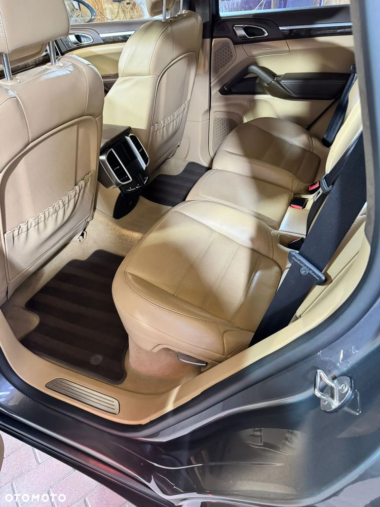 Porsche Cayenne - 11