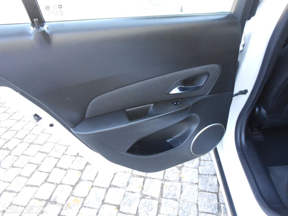 Chevrolet Cruze SW 1.7 VCDi LT - 18