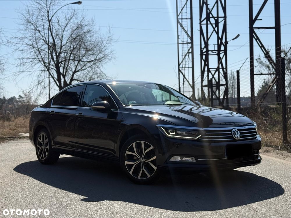 Volkswagen Passat - 1