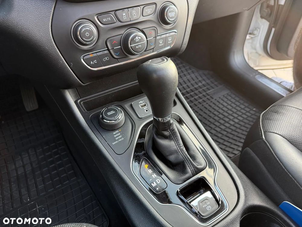 Jeep Cherokee 3.2 V6 Pentastar Active Drive I Automatik Limited - 19