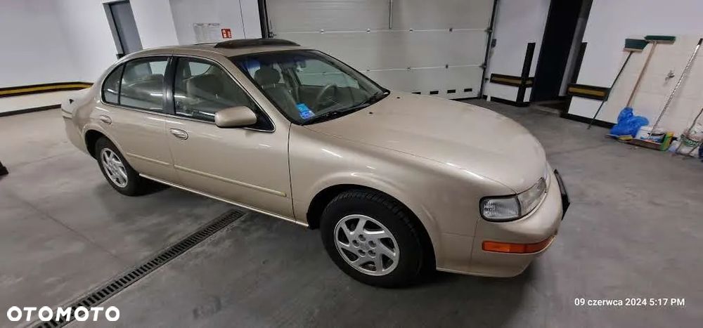 Nissan Maxima QX 3.0 SE - 2