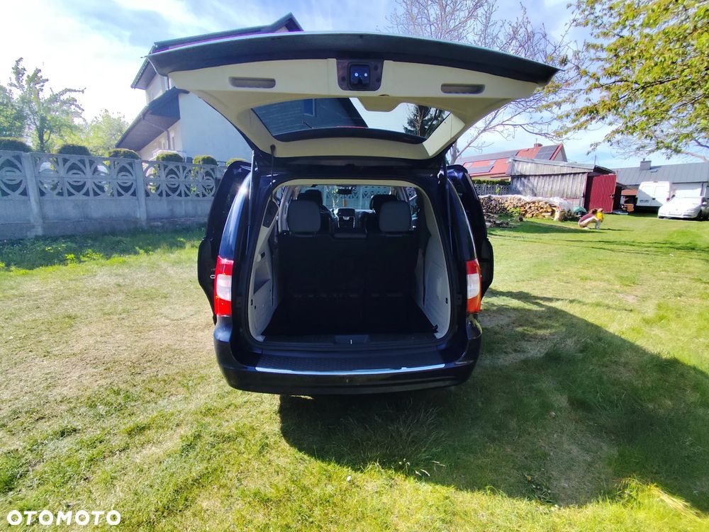 Chrysler Town & Country 3.6 Limited - 12
