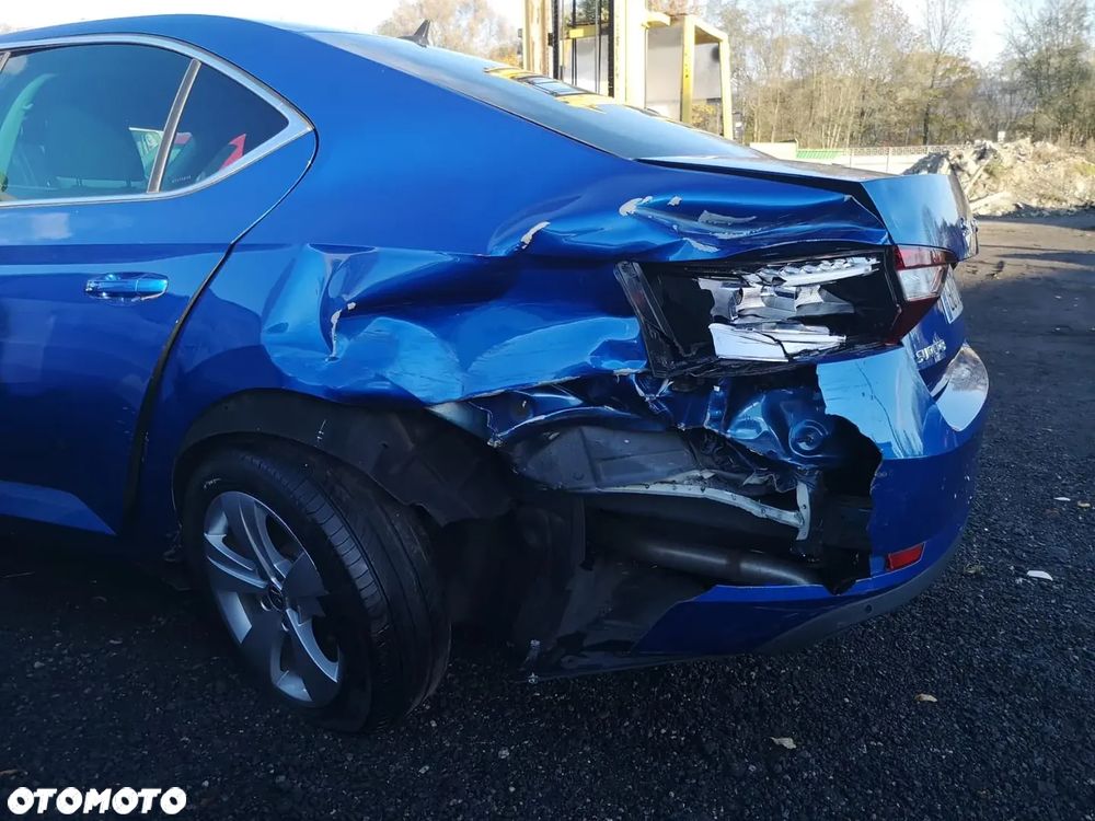 Skoda Superb 2.0 TDI DSG Ambition - 34