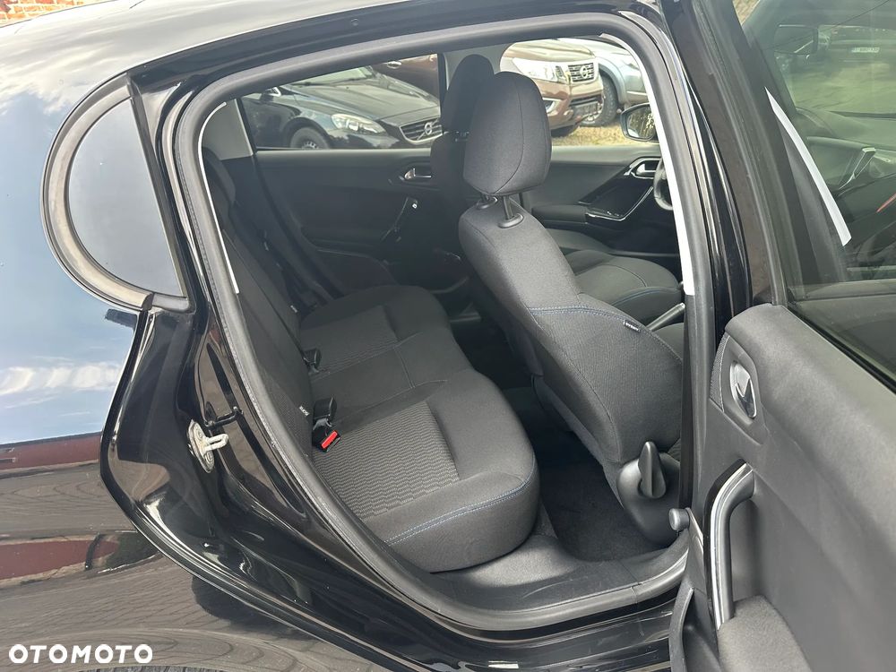 Peugeot 208 - 11