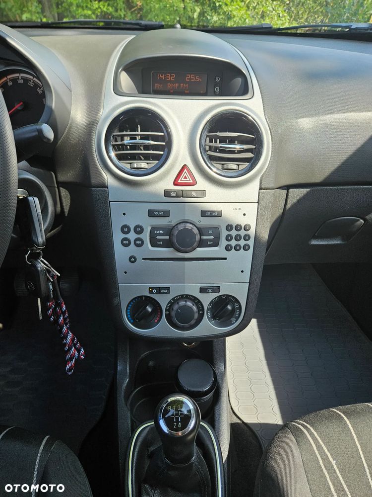 Opel Corsa 1.2 16V Limited Edition - 14