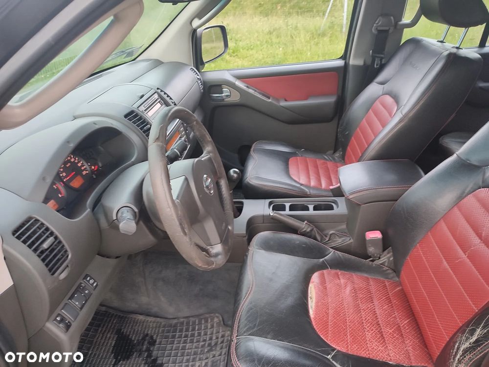 Nissan Navara 2.5 D Platinum - 12