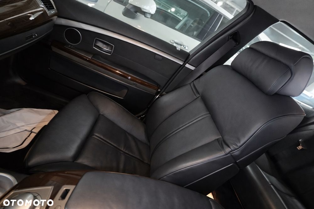 BMW Seria 7 745Li - 9