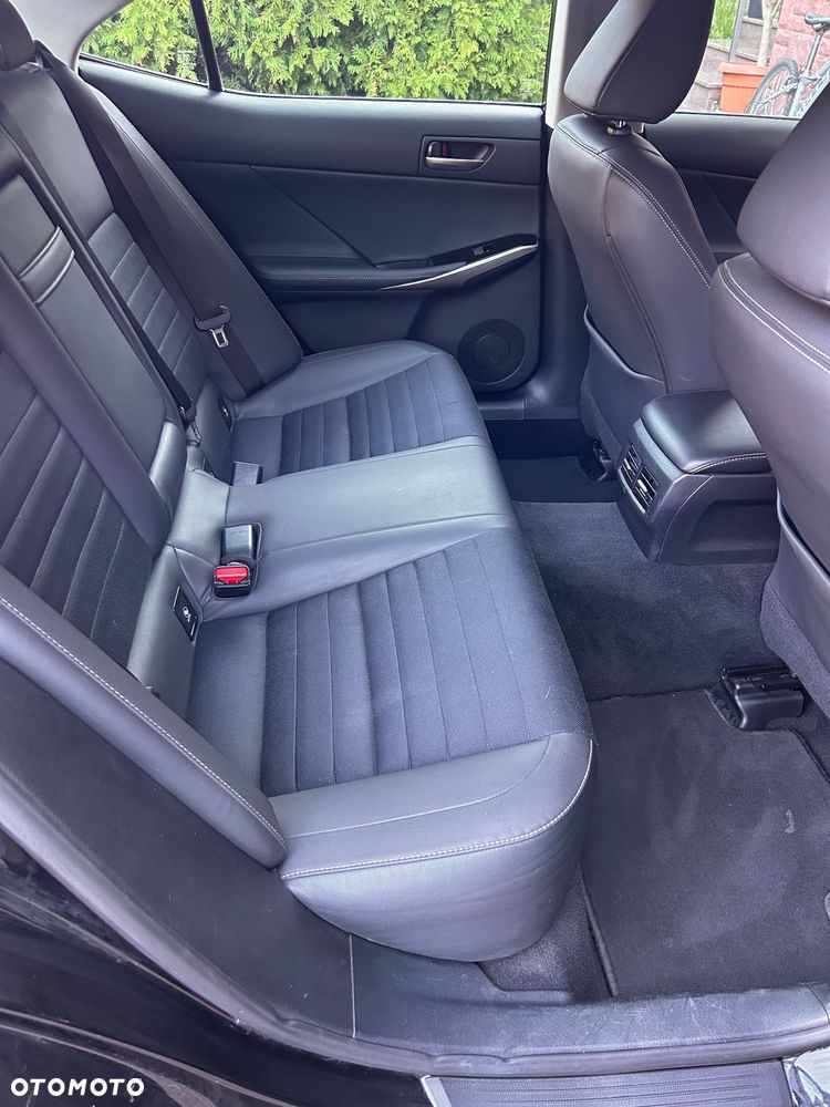 Lexus IS 200t / 300 Elegance - 8