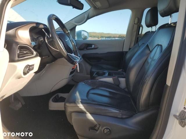 Chrysler Pacifica - 7