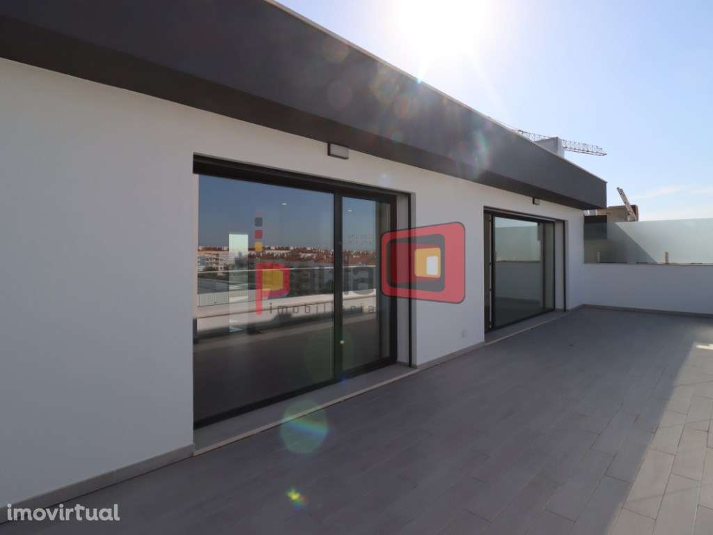 APARTAMENTO T4 DUPLEX NOVO - MONTIJO - Grande imagem: 4/46