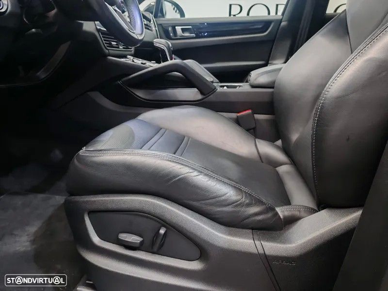 Porsche Cayenne Coupé E-Hybrid - 10