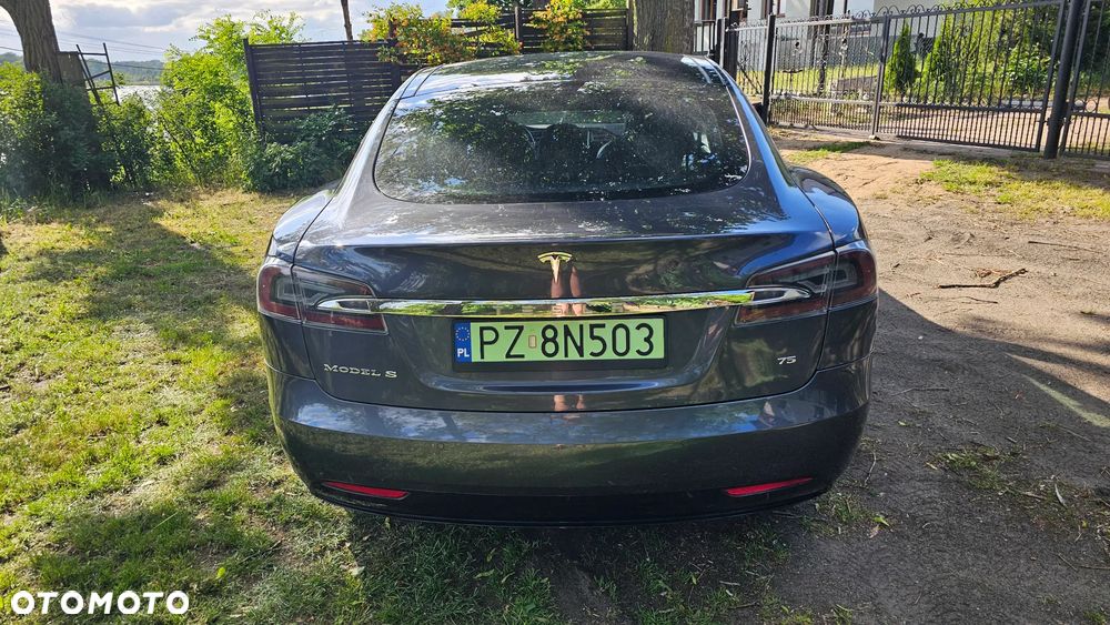 Tesla Model S - 32