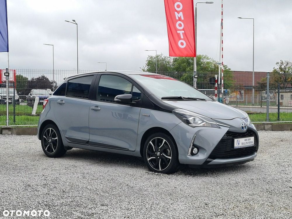 Toyota Yaris Hybrid 100 Premium - 9