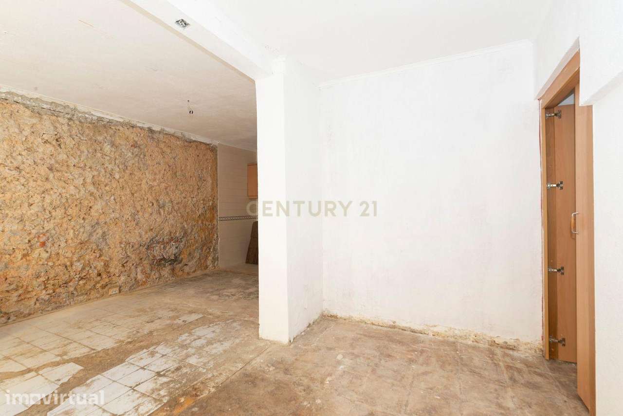 T1 para investimento na zona histórica de Almada Velha - Grande imagem: 4/16