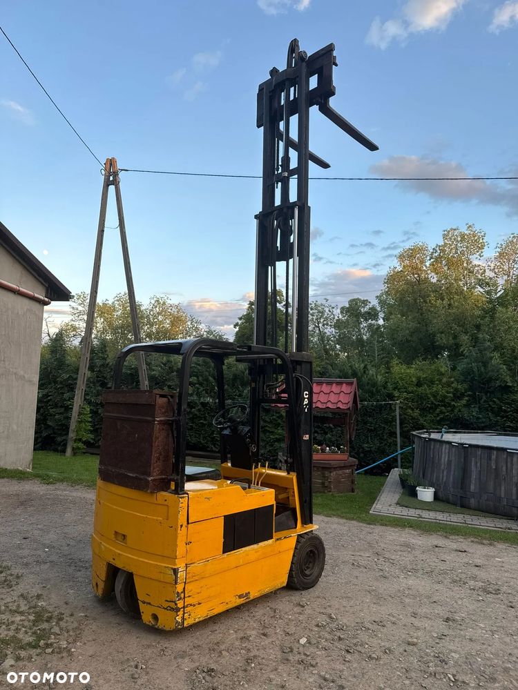 Caterpillar F35 - 18