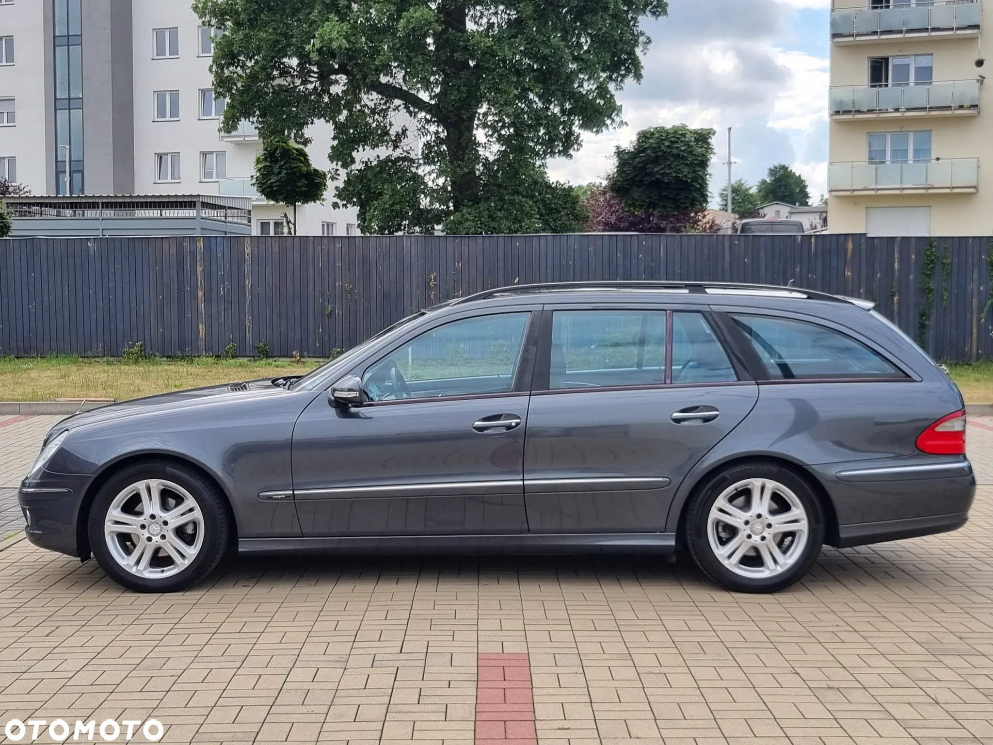Mercedes-Benz Klasa E 200 T BlueEFFICIENCY 7G-TRONIC Avantgarde - 6
