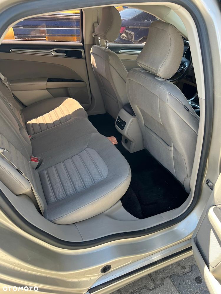 Ford Fusion - 10