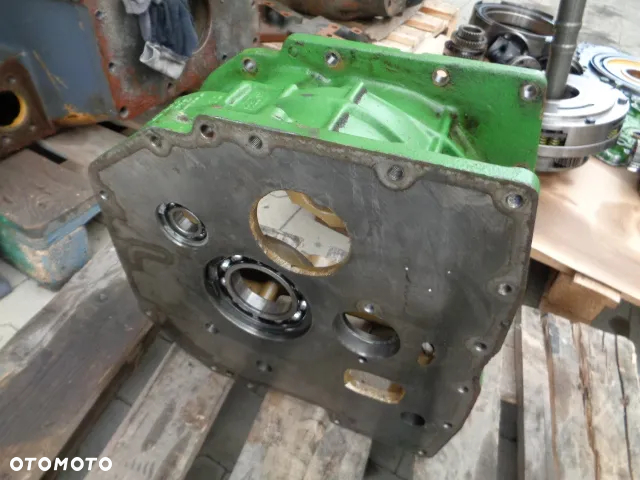 Obudowa pełzacza skrzyni PowerQuad John Deere 6100 6200 6300 6400 - 5