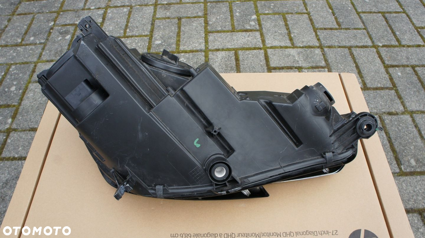 PRZEDNIA LEWA LAMPA AUDI A4 B9 BI-XENON 8W0 - 6