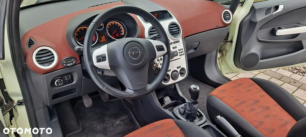 Opel Corsa 1.4 16V Satellite - 9