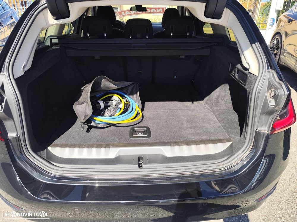 BMW 330 e Touring Auto - 8