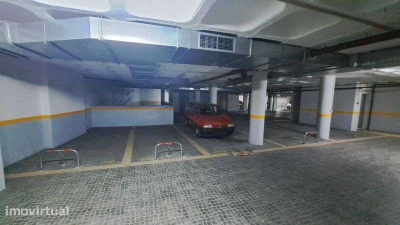 Aluga-se parqueamentos cobertos - Grande imagem: 3/6