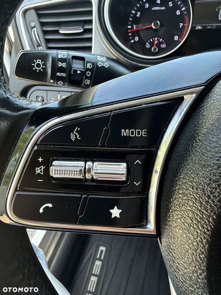 Kia Ceed - 38
