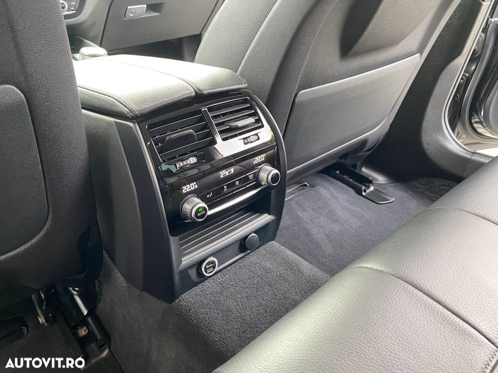 BMW Seria 5 530i xDrive AT - 12