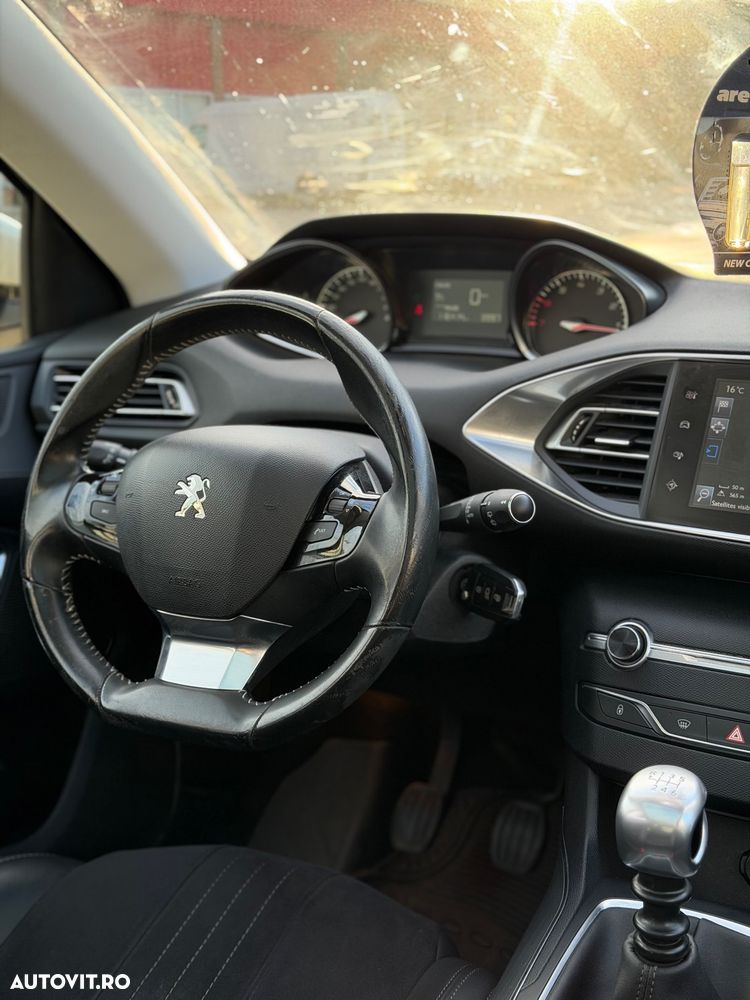 Peugeot 308 1.2 L PureTech Turbo Allure - 9
