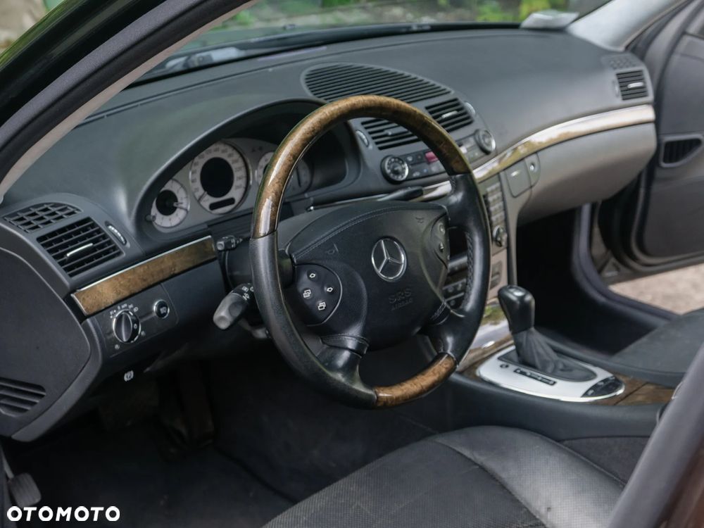 Mercedes-Benz Klasa E 500 4-Matic T Avantgarde - 13