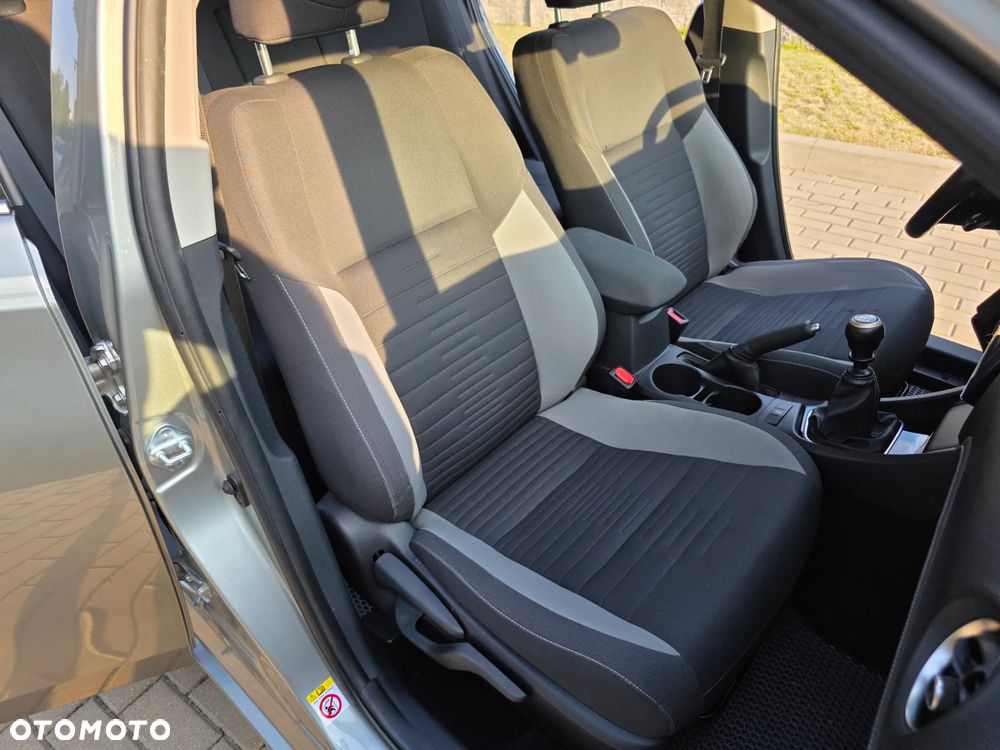 Toyota Auris 1.6 Premium - 26