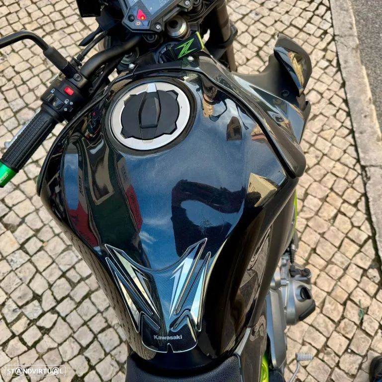 Kawasaki ZR 900 B - 10