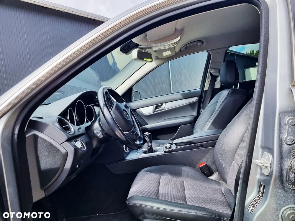 Mercedes-Benz Klasa C 180 BlueEFFICIENCY Elegance - 12