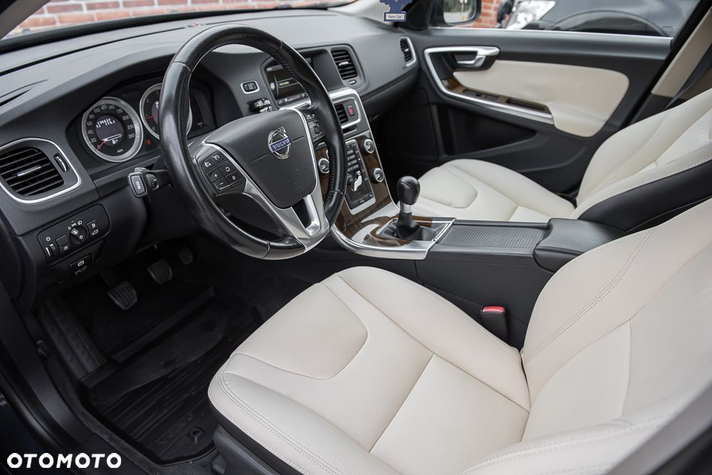Volvo V60 D3 Summum - 17
