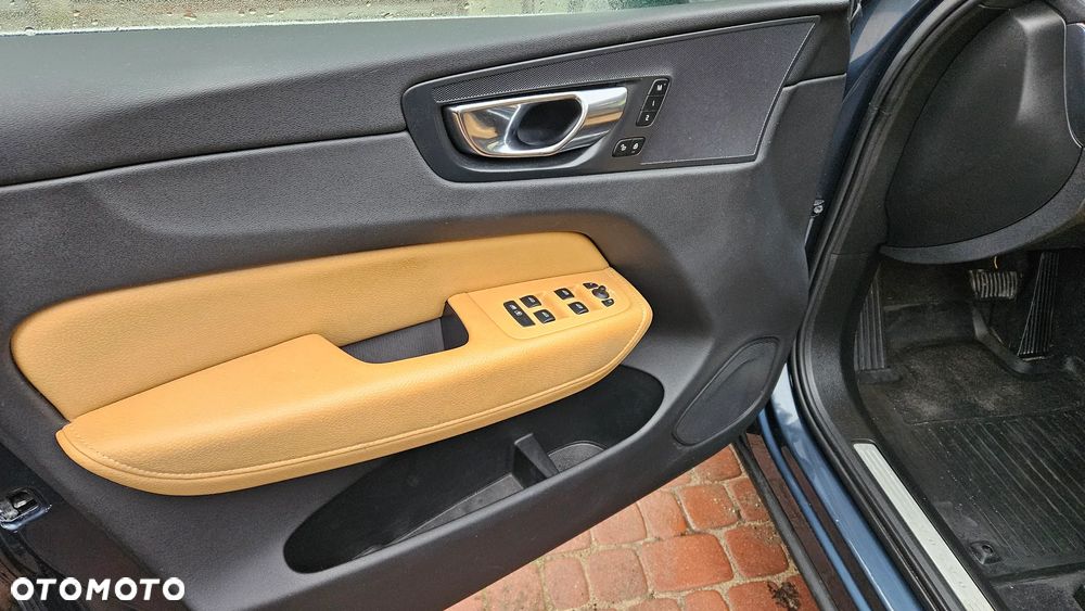 Volvo XC 60 T6 AWD Geartronic Momentum Pro - 16